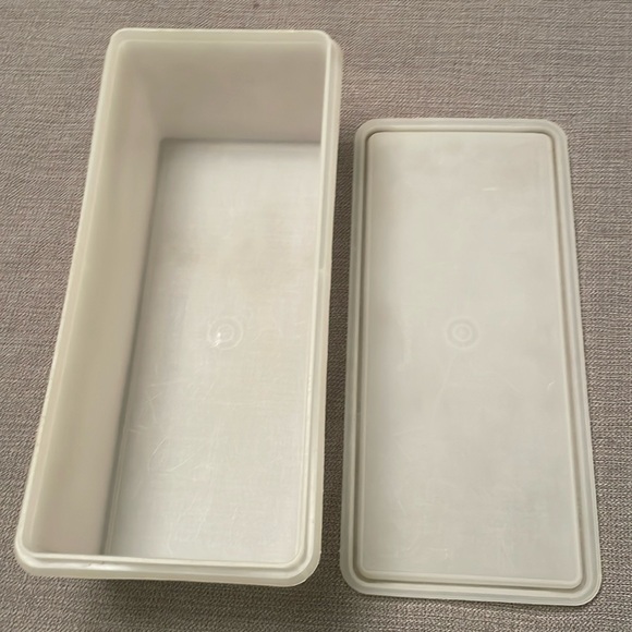Tupperware Rectangular Large Food Storage or Bread Keeper Container - Picture 4 of 10